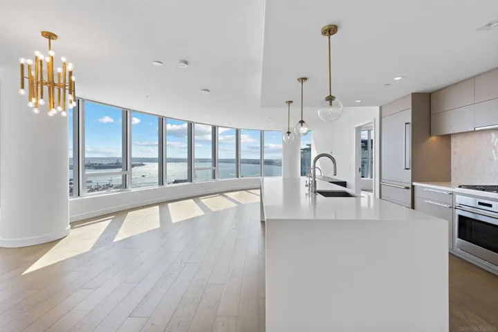 888 W E 1802, San Diego, California 92101