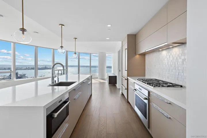 888 W E 1802, San Diego, California 92101