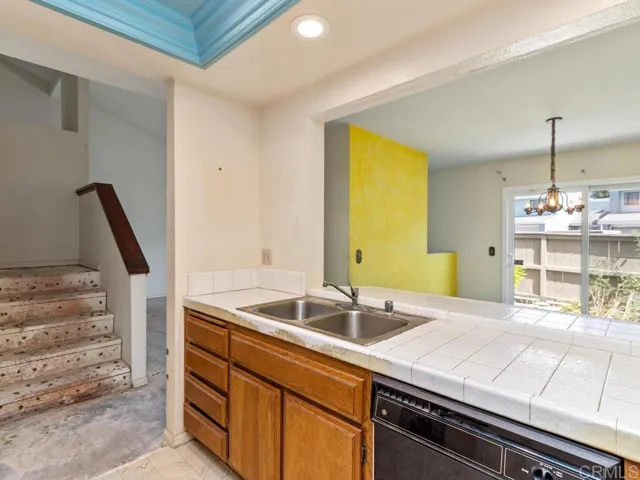 335 Flower Lane, Vista, California 92083