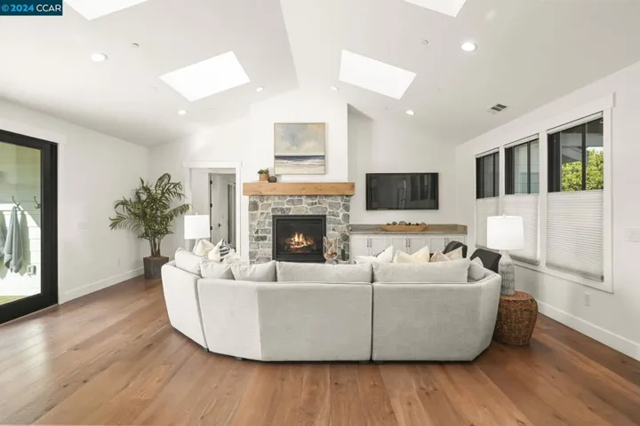 2715 Kinney Dr, Lafayette, California 94595