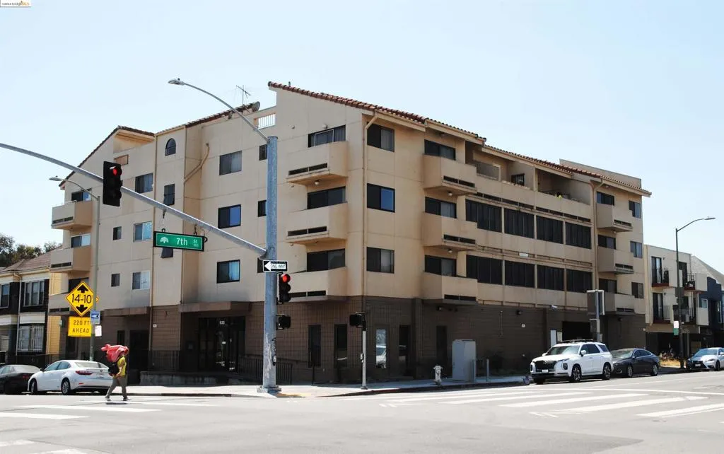 625 Madison St 107, Oakland, California 94607 home-pic-1