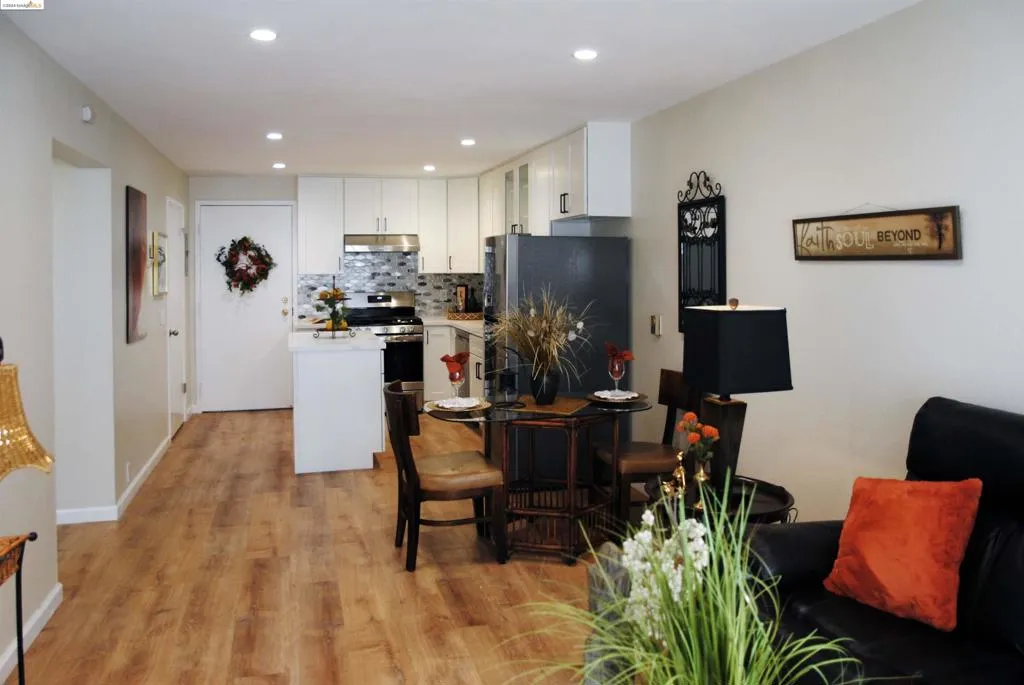 625 Madison St 107, Oakland, California 94607 home-pic-3