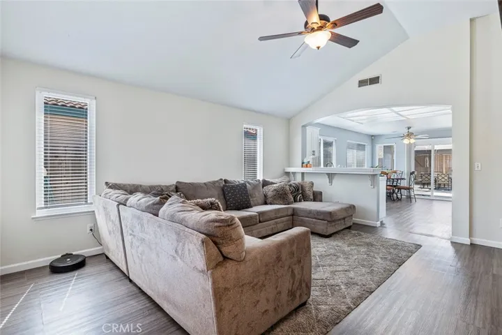 2185 N Antioch Avenue, Fresno, California 93722