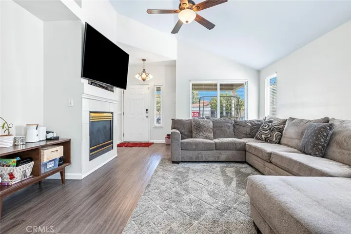 2185 N Antioch Avenue, Fresno, California 93722