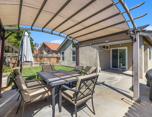 2185 N Antioch Avenue, Fresno, California 93722