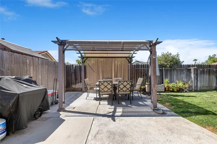 2185 N Antioch Avenue, Fresno, California 93722