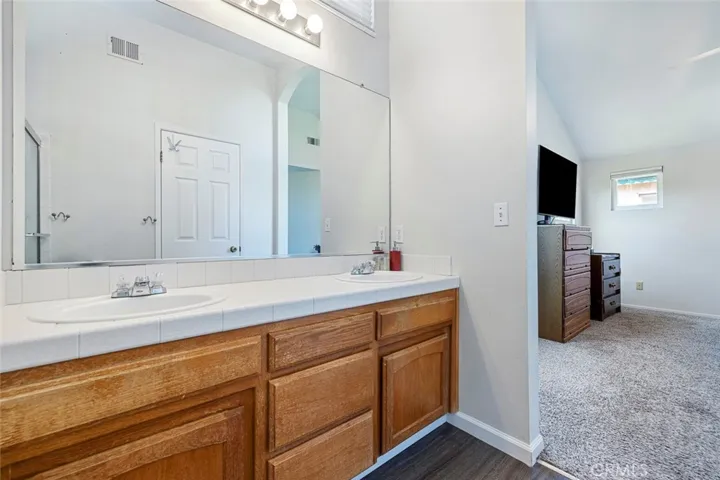2185 N Antioch Avenue, Fresno, California 93722