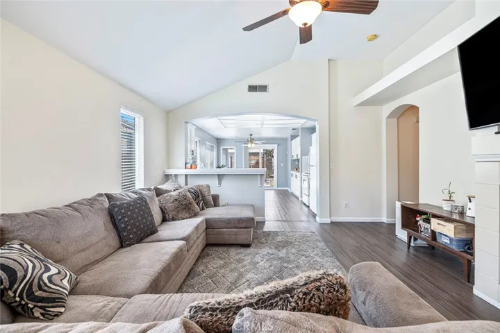 2185 N Antioch Avenue, Fresno, California 93722