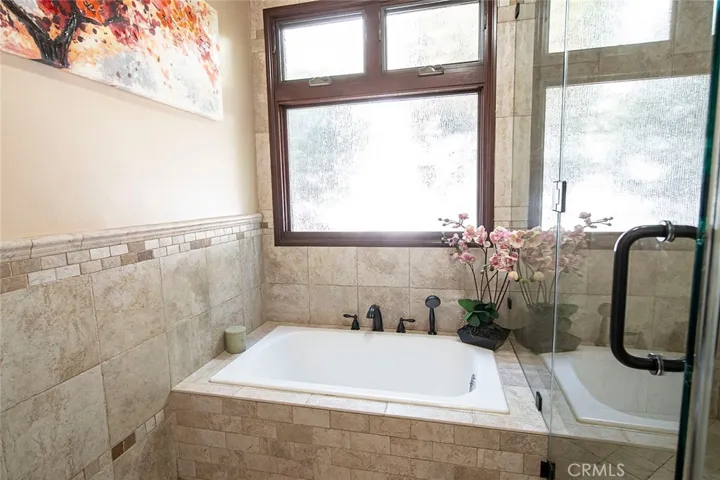 Main Floor Bath Tub