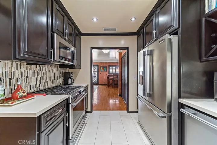 caesarstone quartz  Counters