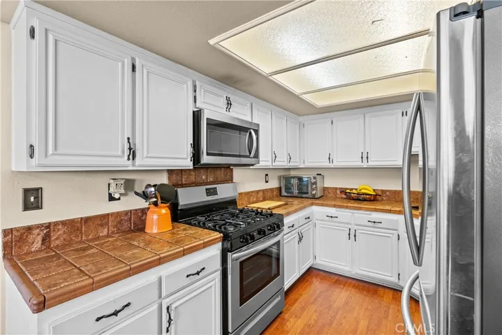 18991 Gault Street, Reseda, California 91335