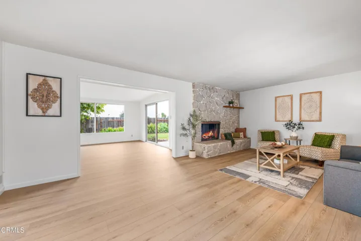 320 Calle Larios Camarillo-7