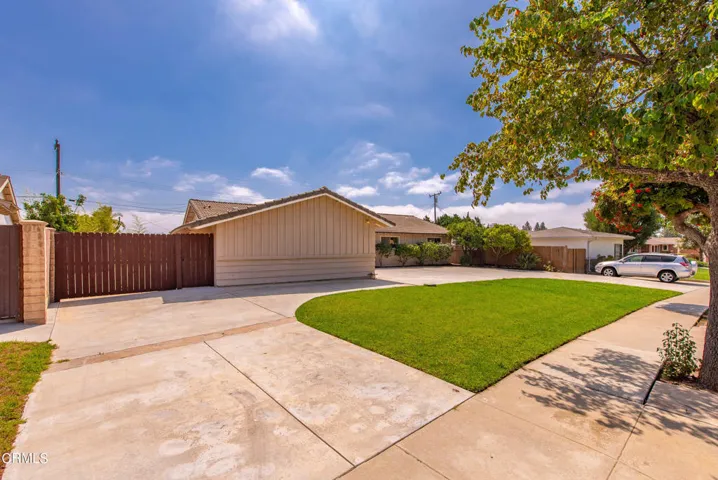 320 Calle Larios Camarillo-4