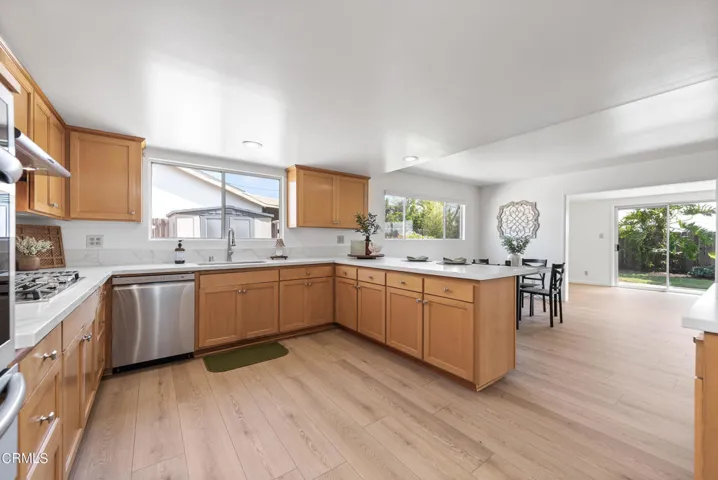 320 Calle Larios Camarillo-21