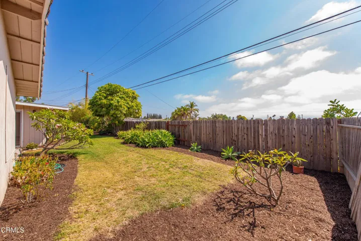 320 Calle Larios Camarillo-43