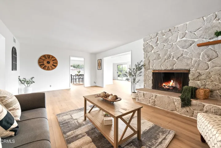 320 Calle Larios Camarillo-11
