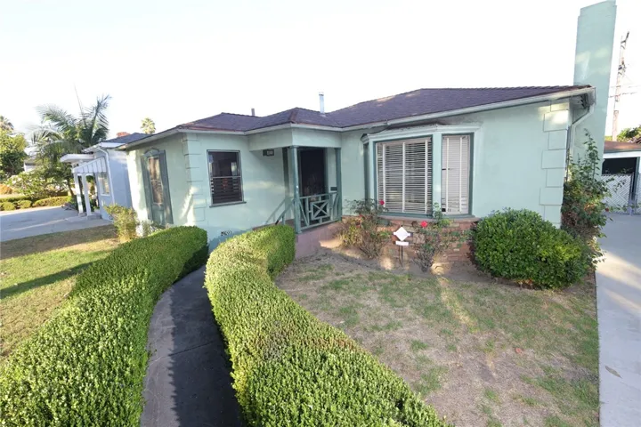 FRONT OF HOUSE