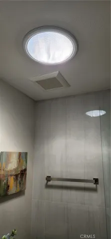 TUBE LIGHTS IN BOTH BATHROOMS