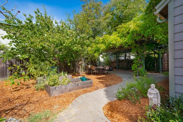 617 G Street, Petaluma, California 94952
