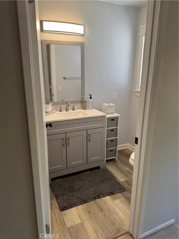 Upstair hallway bath