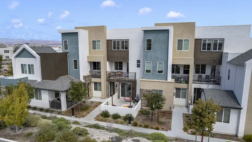27070 Painted Sky Way, Valencia, California 91381