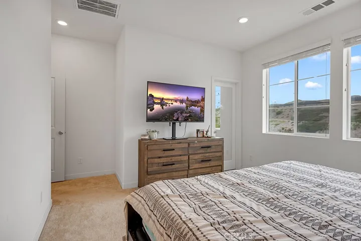27070 Painted Sky Way, Valencia, California 91381