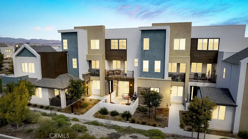 27070 Painted Sky Way, Valencia, California 91381
