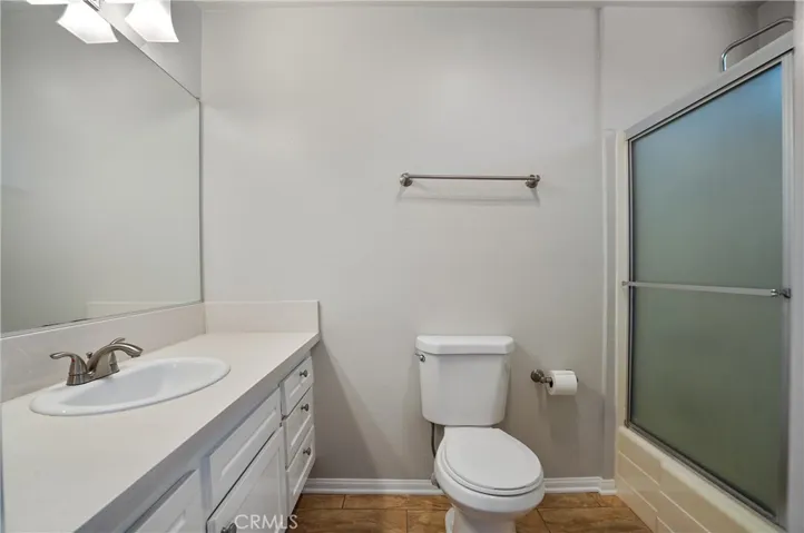 Primary En-Suite Bathroom