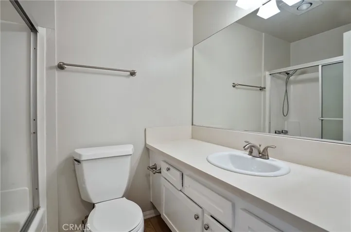Full Guest Bathroom