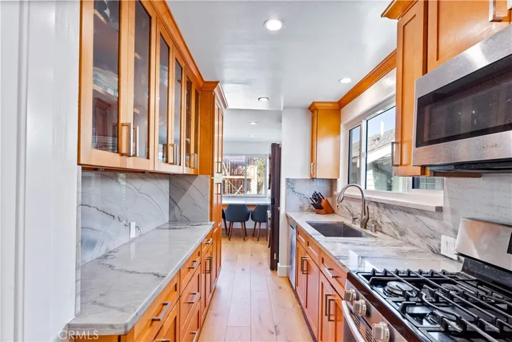 400 17th Street, Manhattan Beach, California 90266