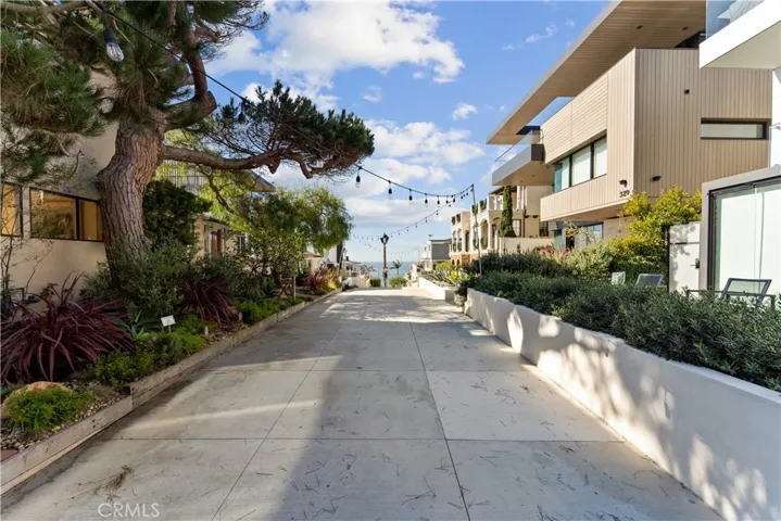 400 17th Street, Manhattan Beach, California 90266