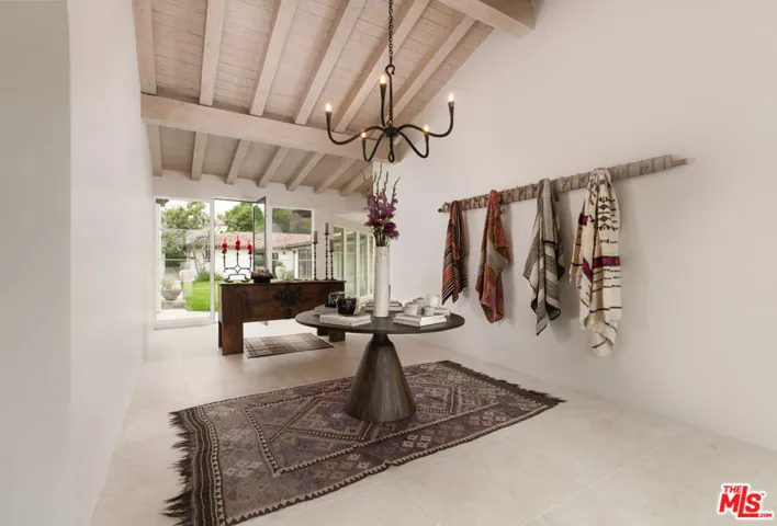 615 Hot Springs Road, Santa Barbara, California 93108