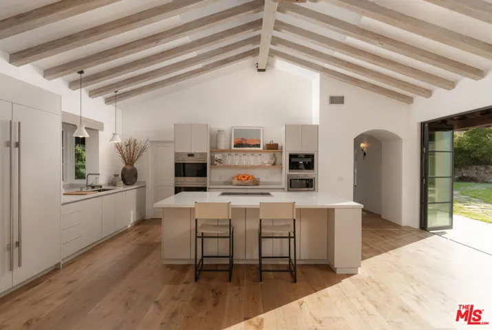 615 Hot Springs Road, Santa Barbara, California 93108