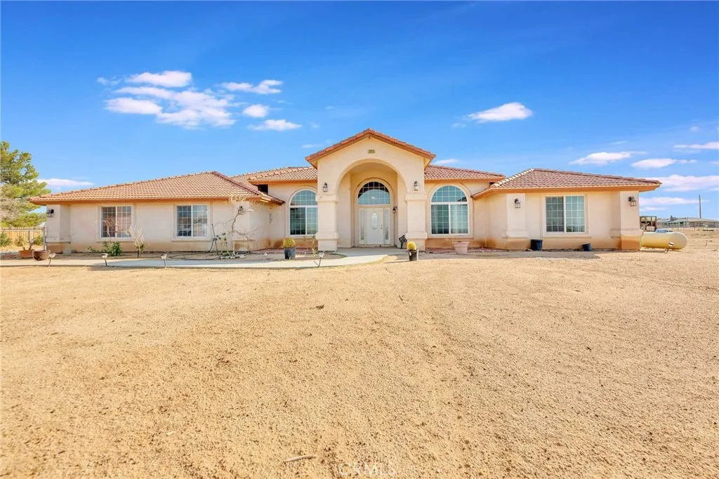 23675 Colony Road, Apple Valley, California 92308 home-pic-2