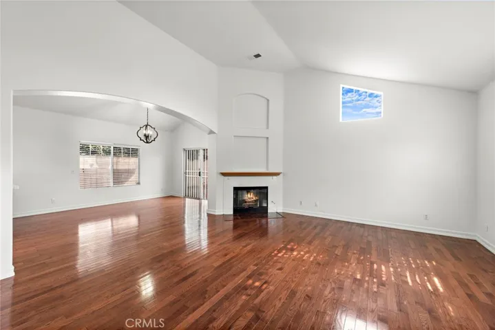 Entry / Livingroom to Dining