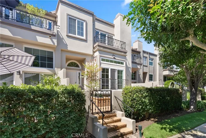 19266 Meadowood Circle, Huntington Beach, California 92648