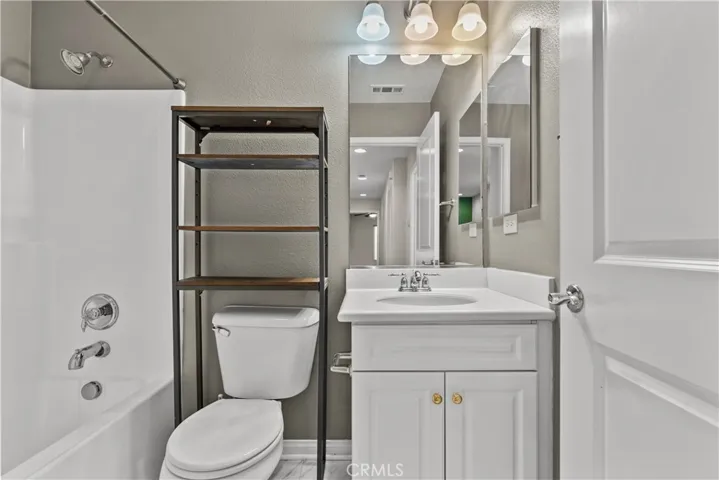 28433 Casselman Lane, Saugus, California 91350