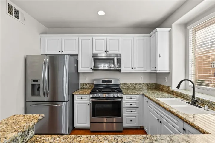 28433 Casselman Lane, Saugus, California 91350