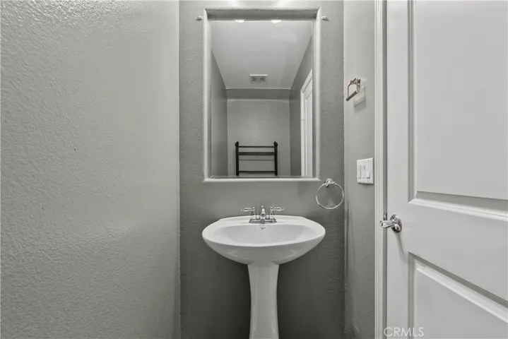 28433 Casselman Lane, Saugus, California 91350