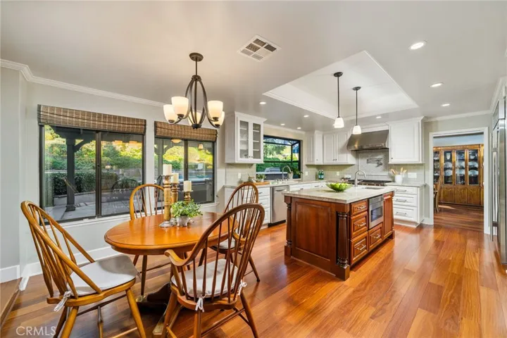 262 Oakland Road, Glendora, California 91741