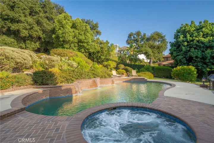 262 Oakland Road, Glendora, California 91741