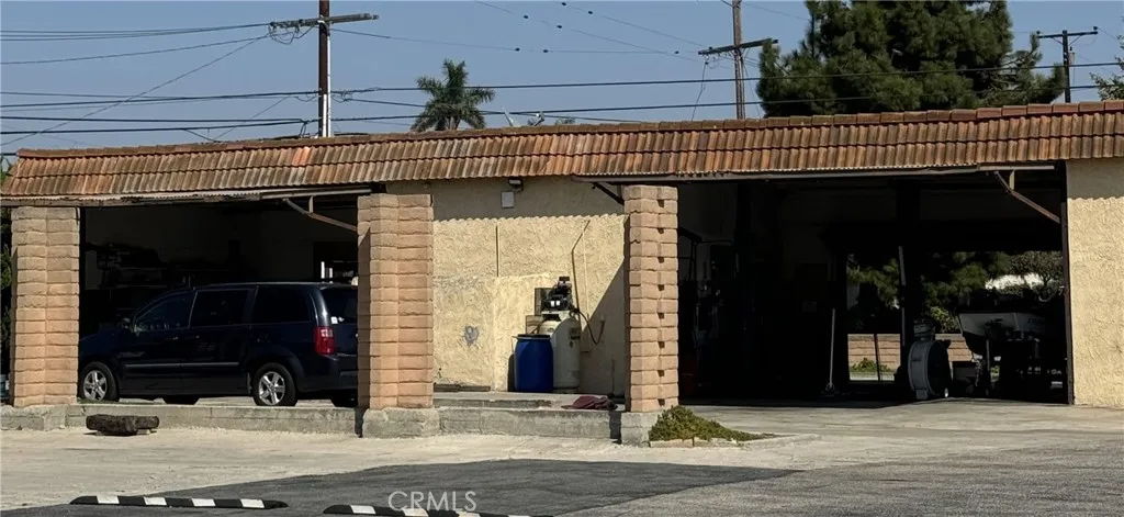 2 drive thru bays