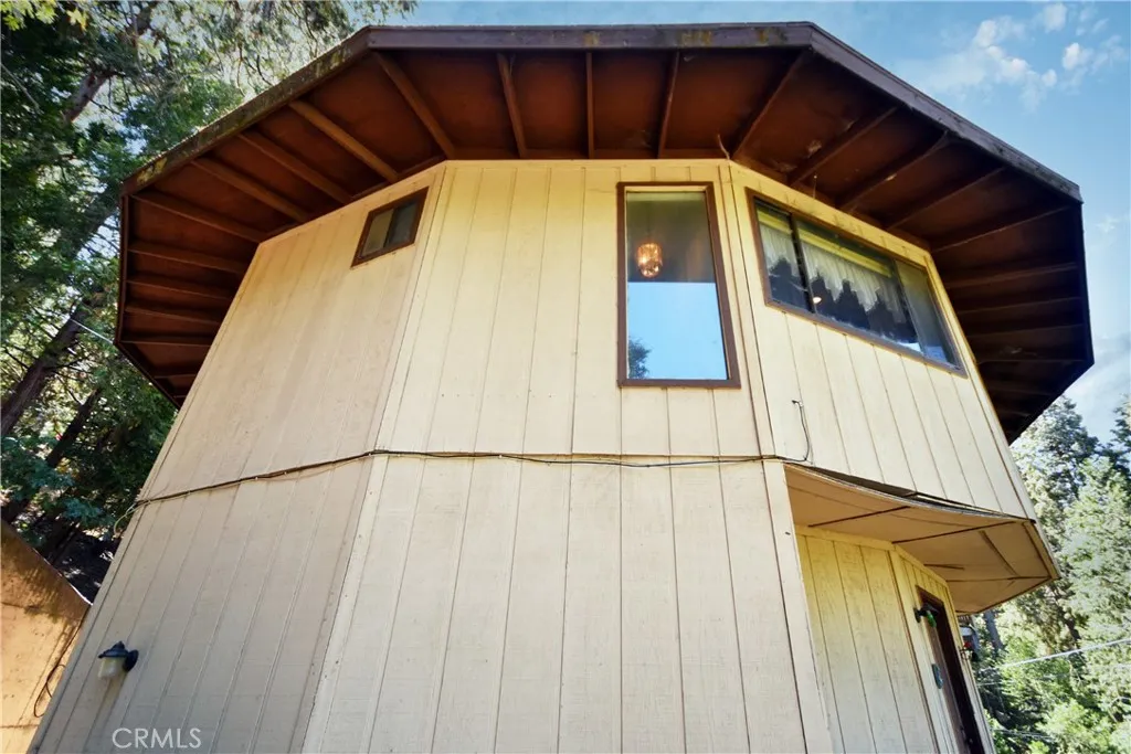 24847 Felsen Drive, Crestline, California 92325 home-pic-20
