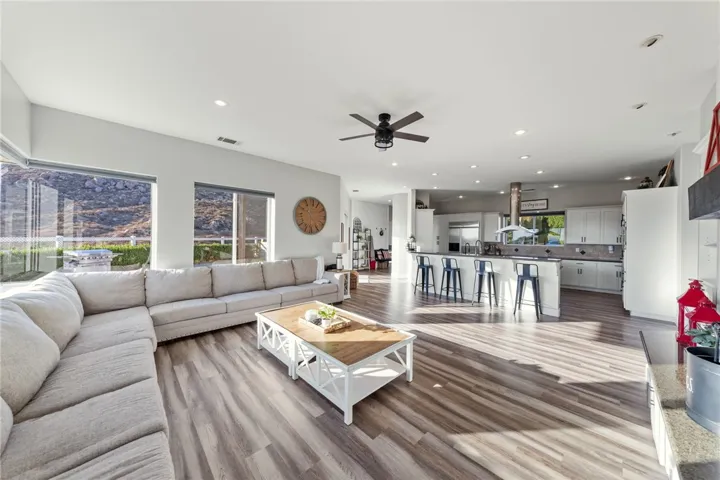 38199 Gio Circle, Temecula, California 92592
