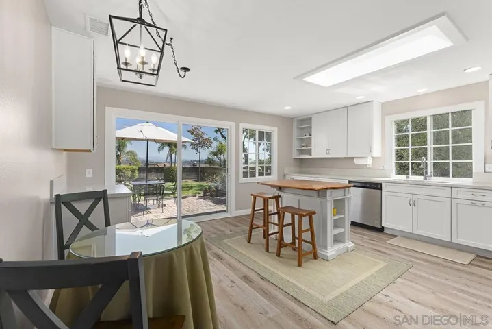 339 N Willowspring Dr, Encinitas, California 92024