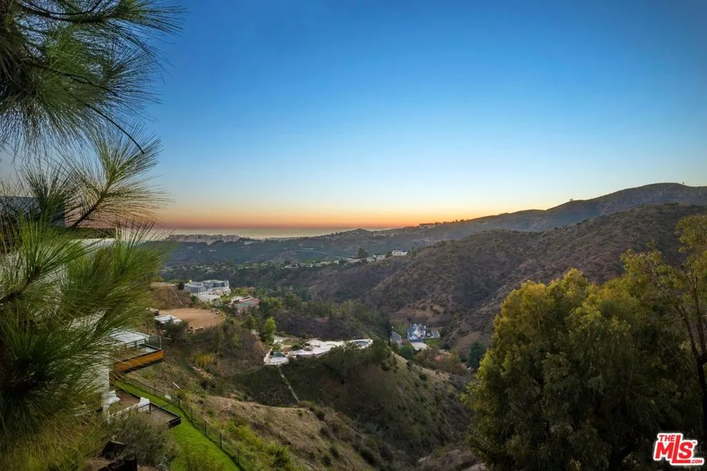 1211 Linda Flora Drive, Los Angeles, California 90049 home-pic-6