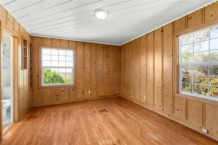 Second smaller bedroom with bathroom