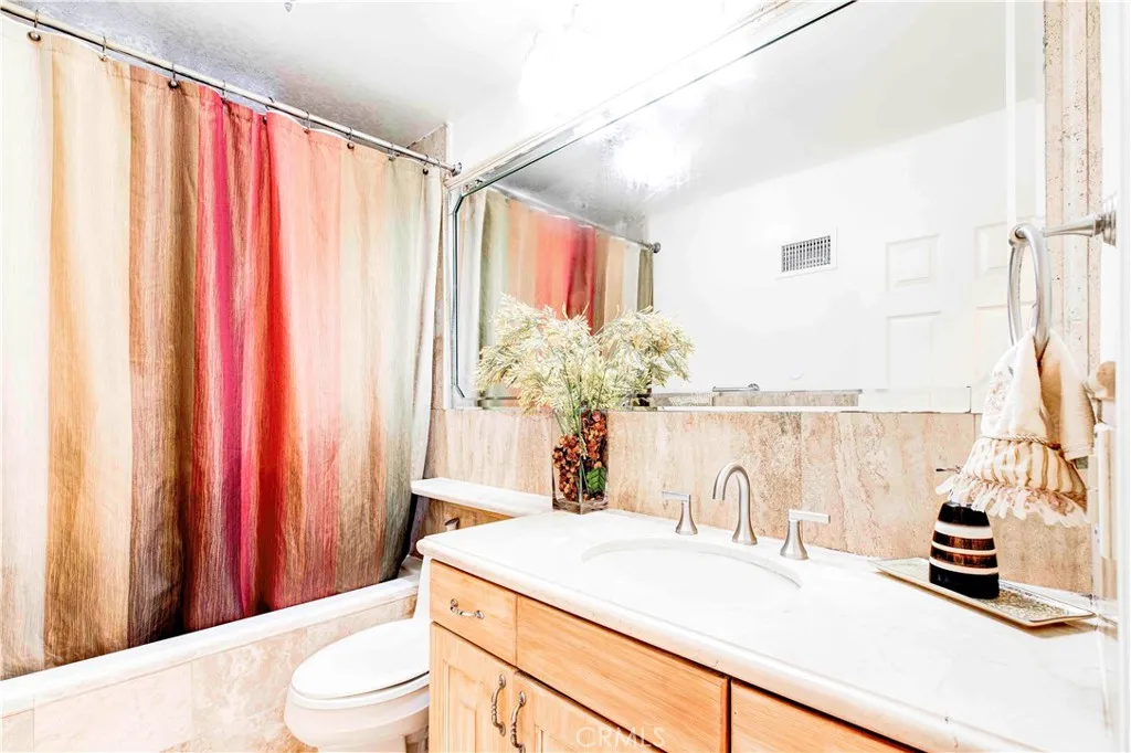 1610 N Hobart Boulevard, Los Angeles, California 90027 home-pic-24