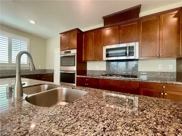 15583 Basil Leaf Lane, Fontana, California 92336