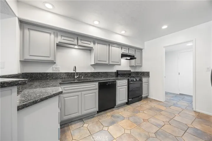 625 S Glenhurst Drive, Anaheim Hills, California 92808